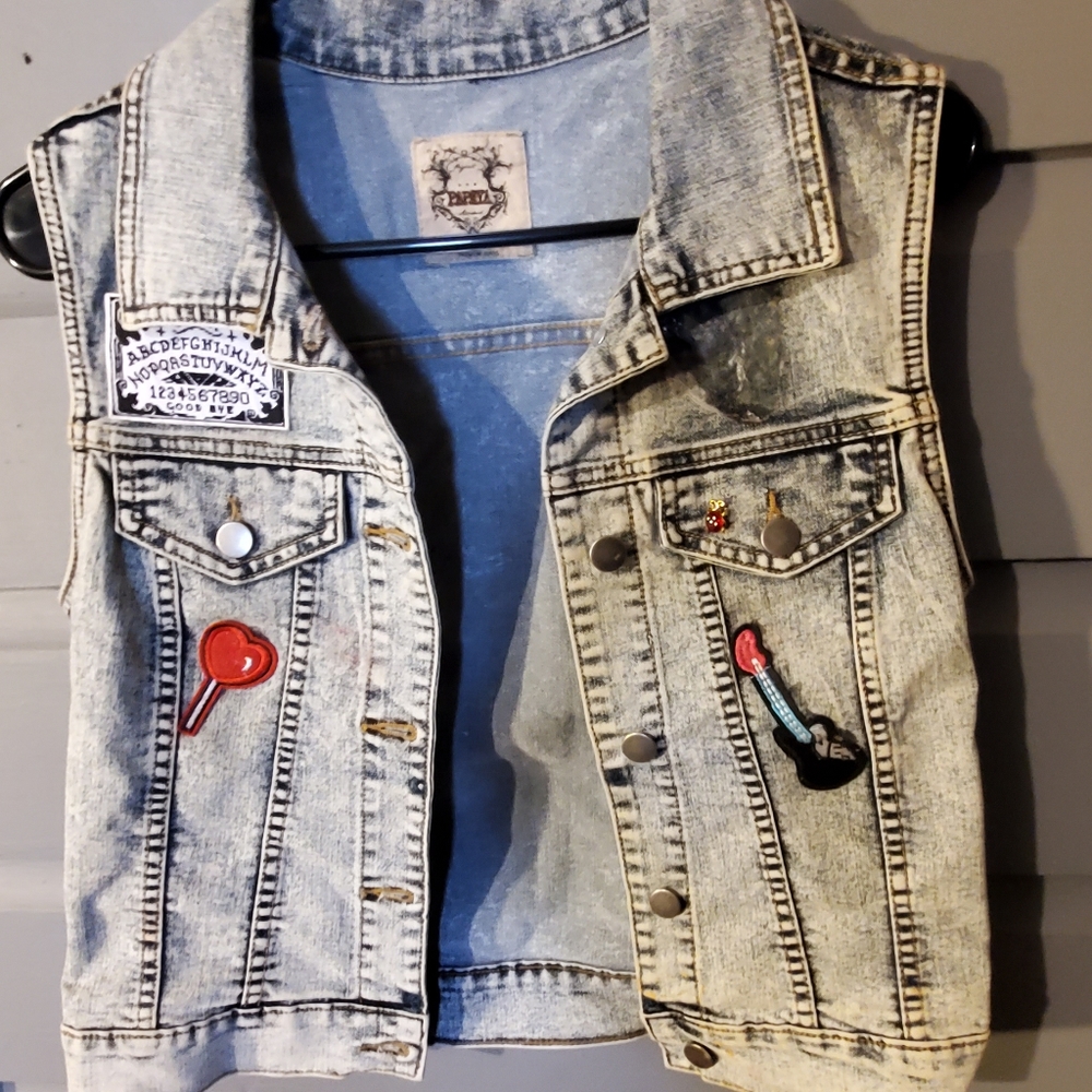 Jean jacket with patches